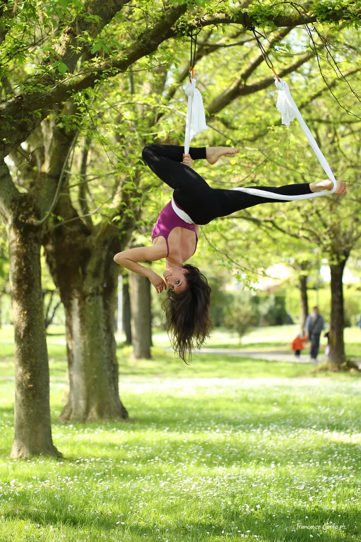 No Gravity Yoga — Acrobatica aerea a Rimini
