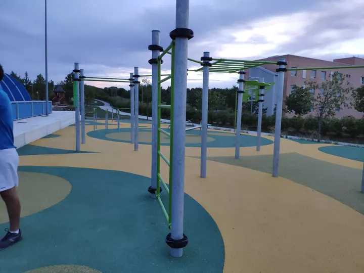 Parque de Barras de Calistenia Mutilva — Entrenamiento funcional en Pamplona