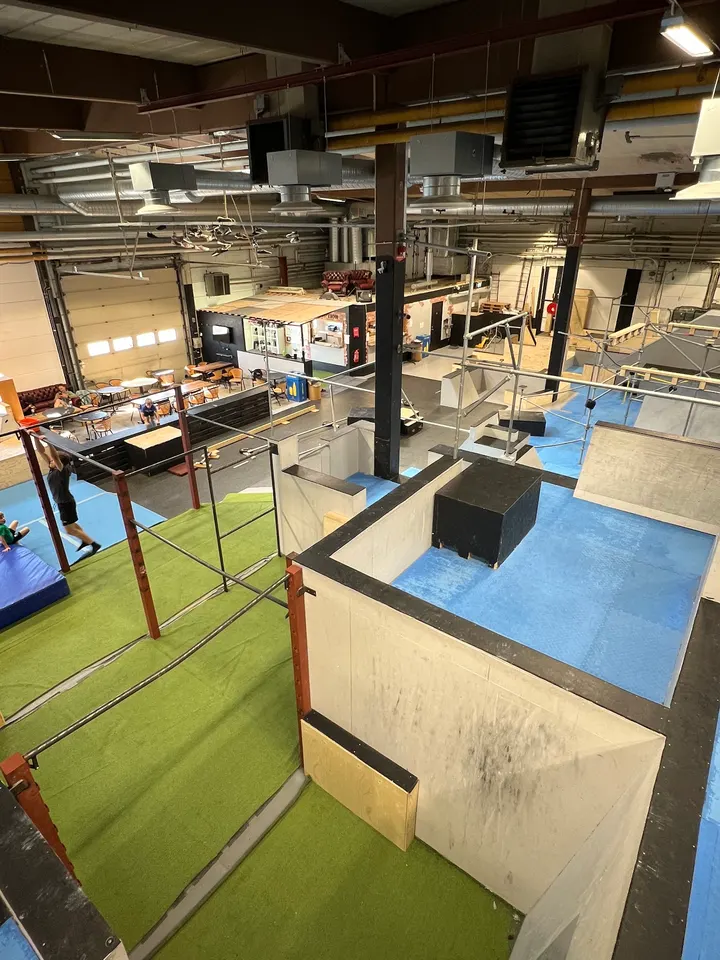Malmö Parkourklubb — Gymnastik i Sofielunds Industriområde, Malmö