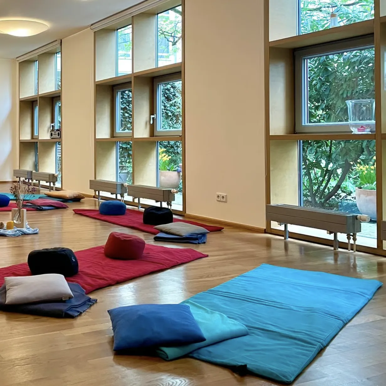 Sina Hübner. Achtsamkeitstraining — meditation-studio i München — 3