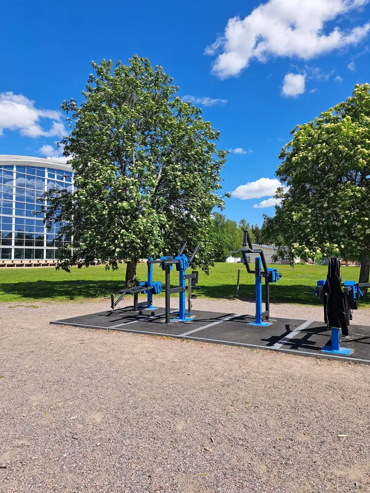 Urheilupuiston ulkokuntosali — Fitnessstudio – Viertola, Vantaa