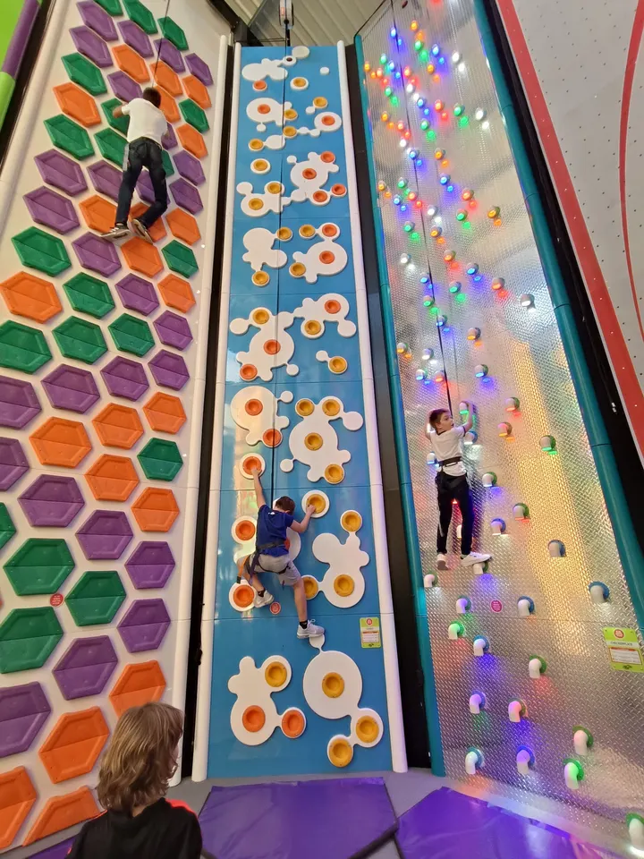 Climb Up Angers Les Ponts de Cé — escalade-studio aux Ponts-de-Cé — 4