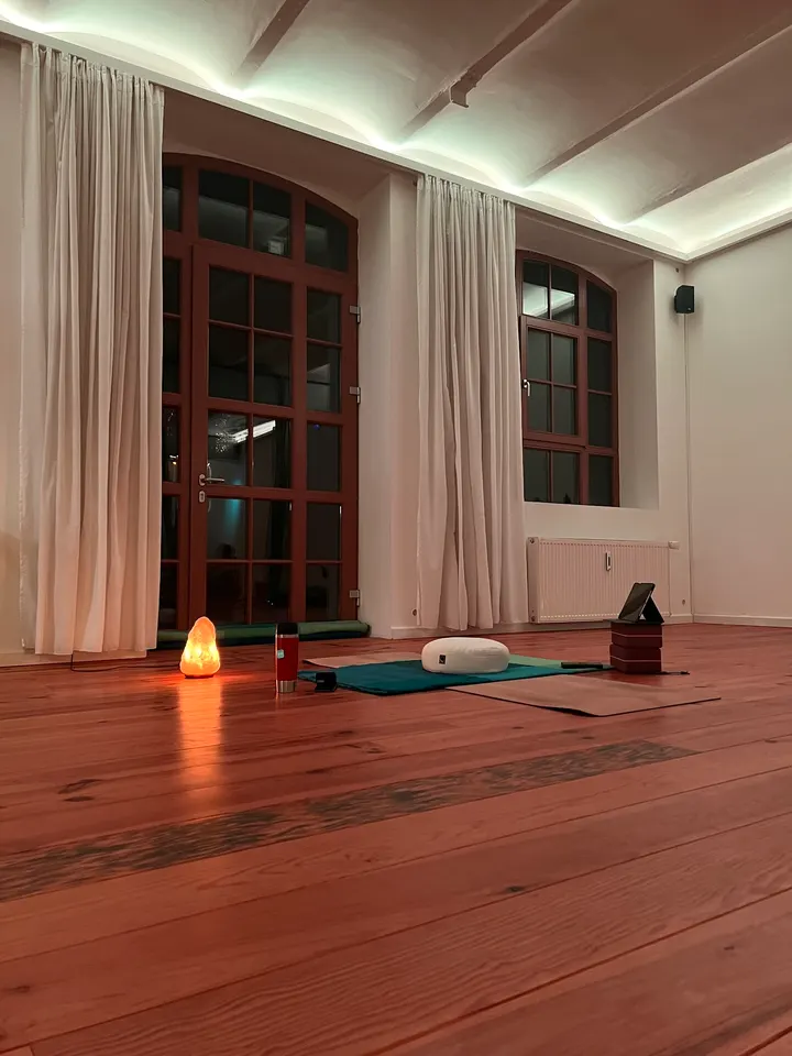 SHANTI Zentrum für Yoga Solingen — Yoga in Höhscheid/Burg, Solingen