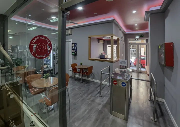 Gimnasio Iron Salfer — Estudio de fitness en Centro, Zaragoza