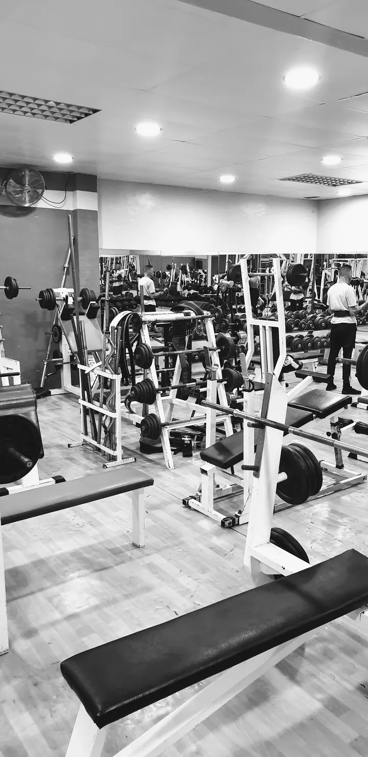 Gimnasio Nou Model — fuerza-studio en Santa Eugènia, Girona — 2