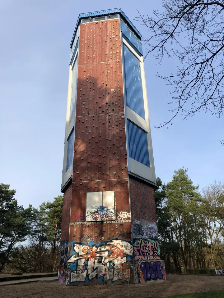 Klettern am Desyturm — Bouldern in Bahrenfeld, Hamburg