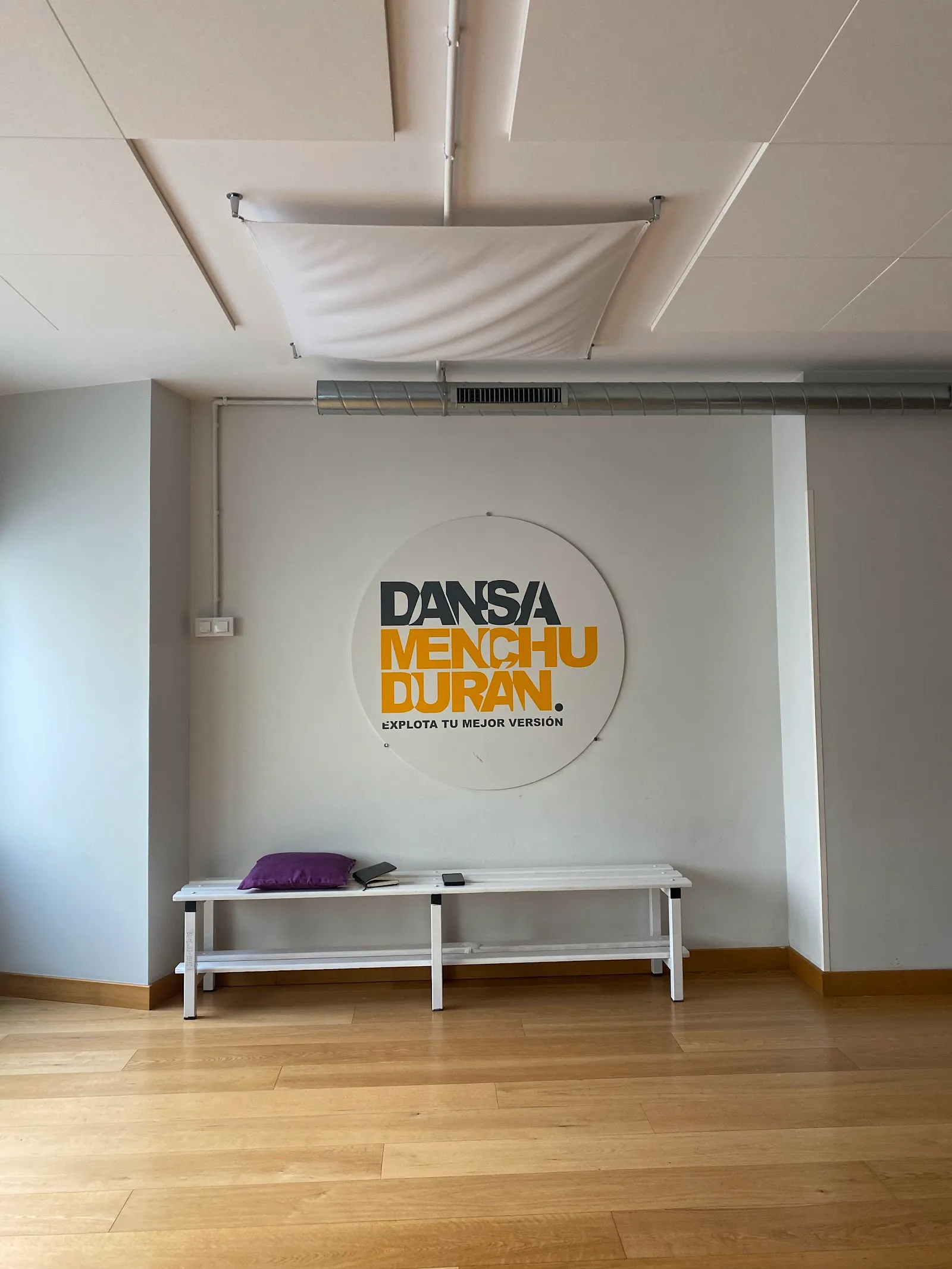 Dansa Menchú Durán — baile-studio en Sarrià - Sant Gervasi, Barcelona — 2