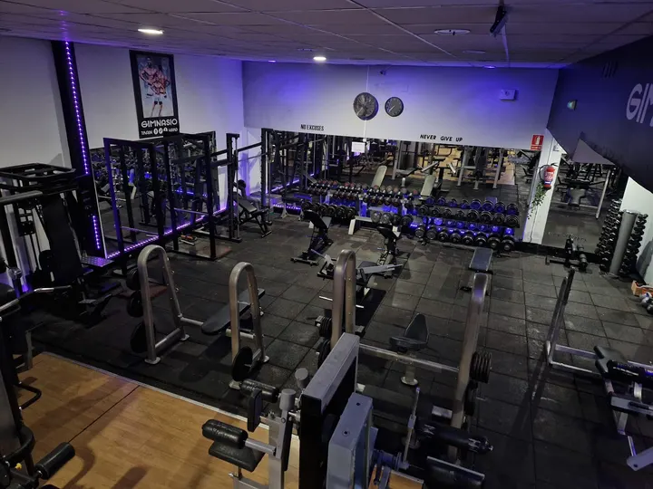 Gimnasio Train Hard — Fuerza en Delicias - Canterac, Valladolid
