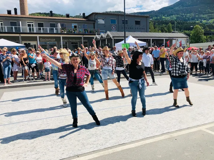 Western Kickers Linedancers — Dans i Busmoen, Lillehammer