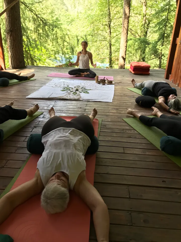 Anne Serries - Aum Sweet Aum — yoga-studio au Puits du Plan, Mouans-Sartoux — 3