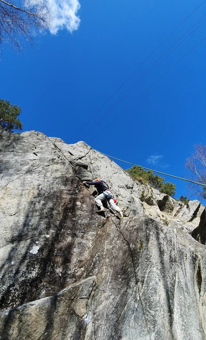Vardåsen bouldering og klartrevegg — klatring-studio i Brekkeskog, Ås — 2