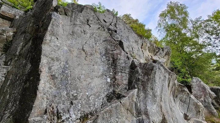 Vardåsen bouldering og klartrevegg — klatring-studio i Ås — 3