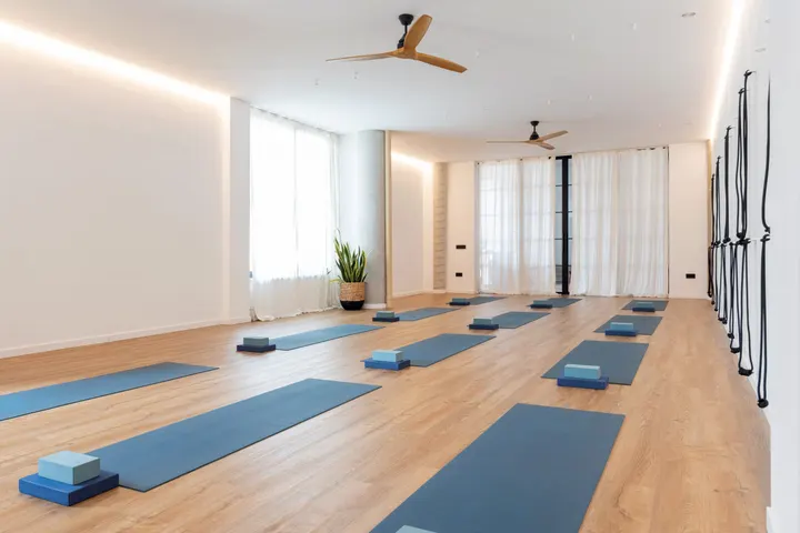 Cālma Studio - Yoga & Mindfulness — yoga-studio i Torremolinos