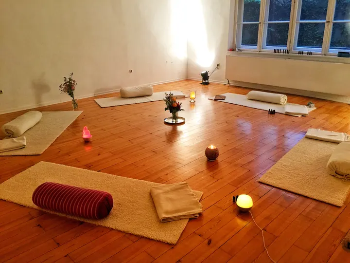 Yoga Nebenan @ Anamshala — Yoga in Schwabing, München