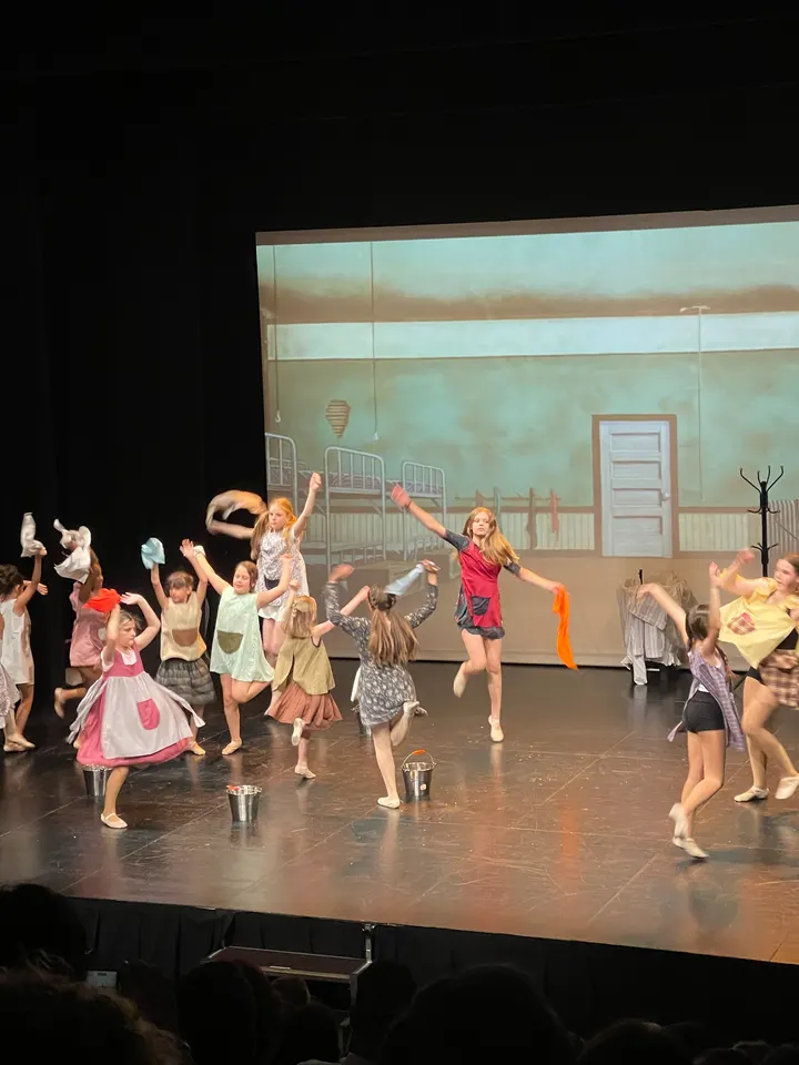 ESCOLA DE DANSA NEUS GARCIA — Baile en Horta-Guinardó, Barcelona