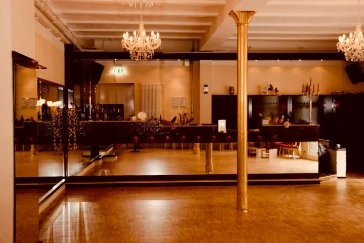 Linksfüßer Goldener Saal — tanz-studio in Historische Innenstadt, Potsdam — 2