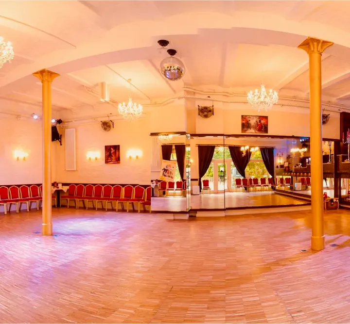 ADTV Tanzschule Linksfüßer "Goldener Saal" — Tanz in Historische Innenstadt, Potsdam
