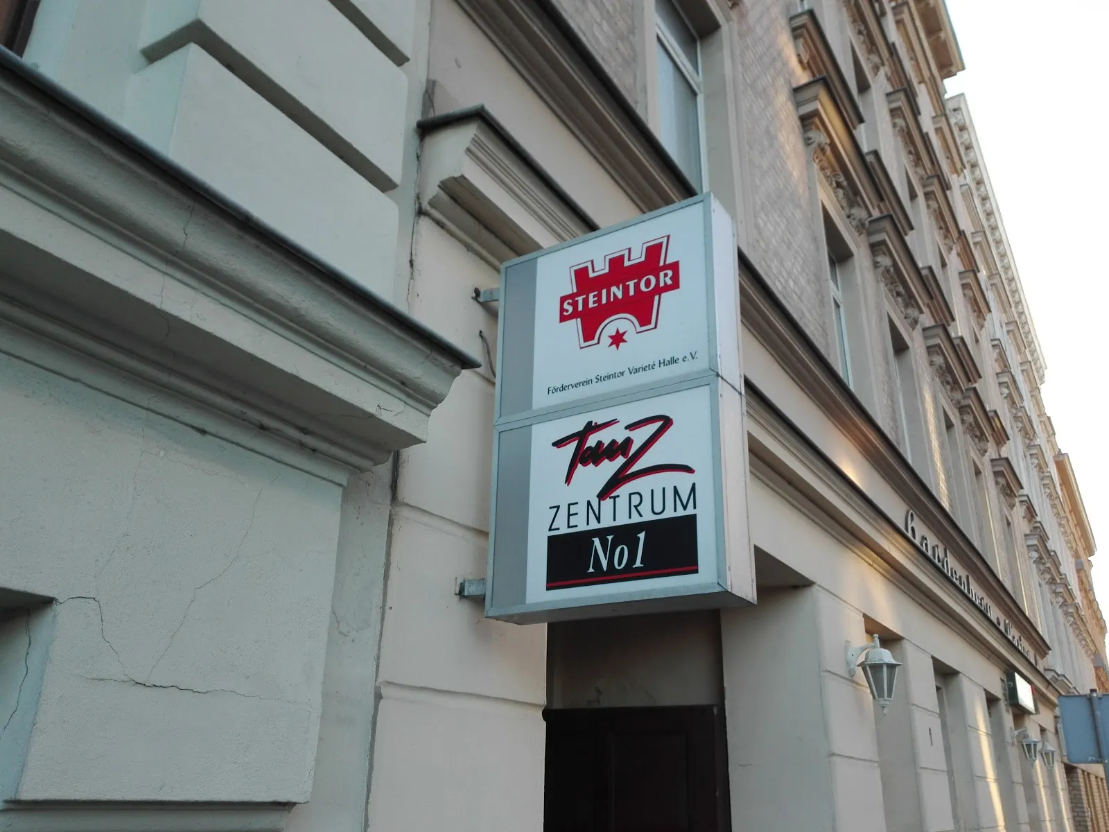 Tanz-Zentrum No. 1 Inh. Willi Neubauer — tanz-studio in Paulusviertel, Halle (Saale) — 2