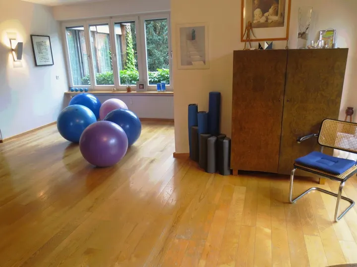 Pilates in Solln im Turnraum des ASZ — Pilates in Solln, München