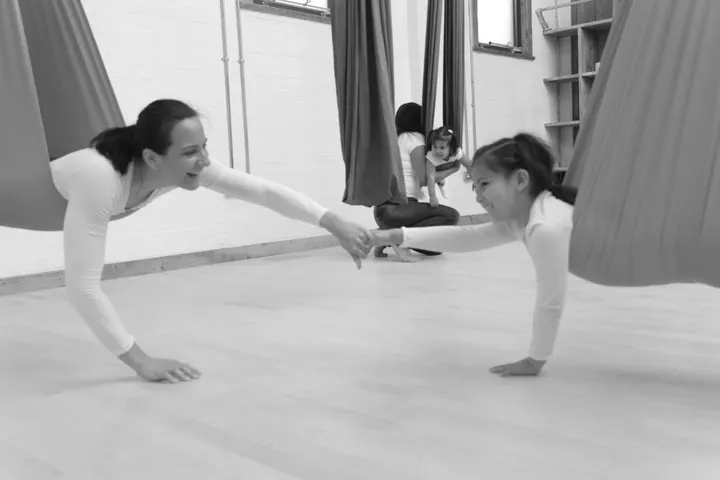 Floating Fitness Pole Aerial — pole fitness-studio in Perry Vale, London — 3