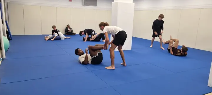 Dojo des Docks : MMA, Jiu Jitsu Brésilien, Renforcement musculaire, Cardio, Judo — mma-studio à Quartier Pasteur, Rouen — 3