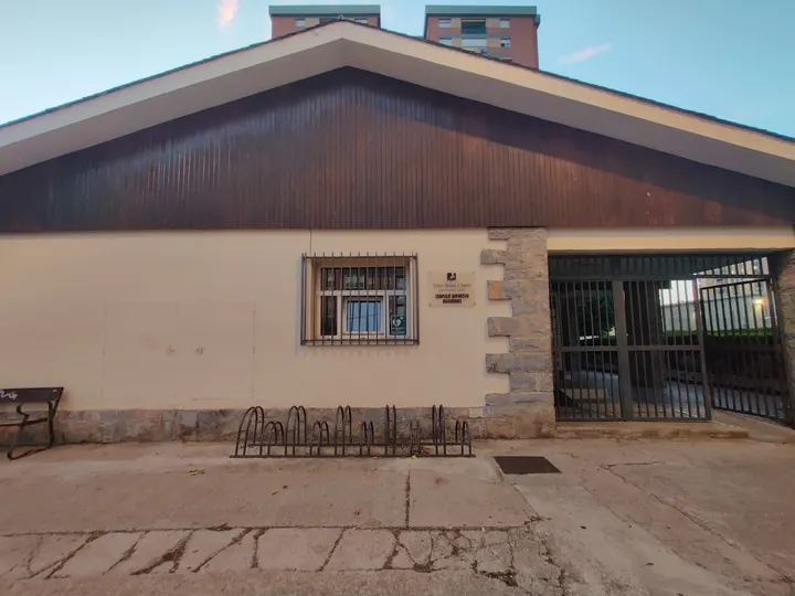 Complejo Deportivo Ruiseñor — Estudio de fitness en Barrio de Santiago, Huesca