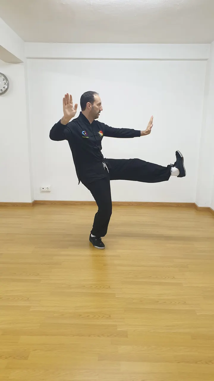 Entrenamiento Funcional Coruña | Pilates | Yoga | Defensa Personal | Taichi — yoga-studio en A Coruña — 4