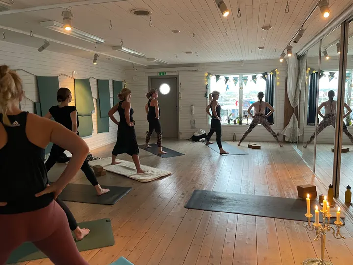 Flowinhanna — yoga-studio i Träslövsläge — 2
