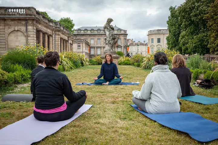 Yoga with Hava — Yoga à Bordeaux Centre, Bordeaux