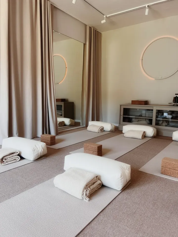 Luna Studio Augsburg | Bobingen | Yin Yoga — yoga-studio in Bobingen — 5
