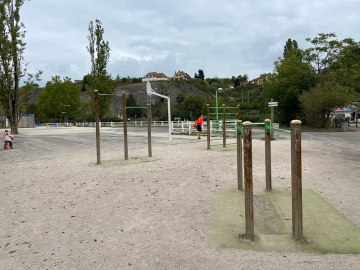 Street workout — Salle de fitness à Montmuzard, Dijon