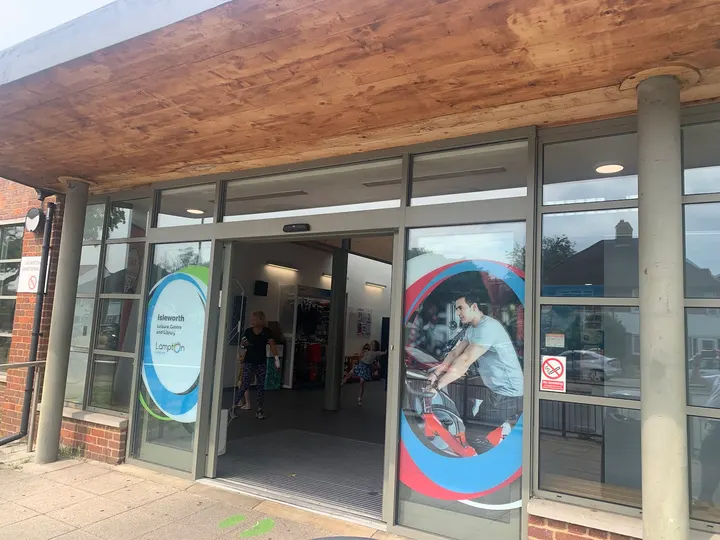 Isleworth Leisure Centre and Library — fitness studio in London — 3