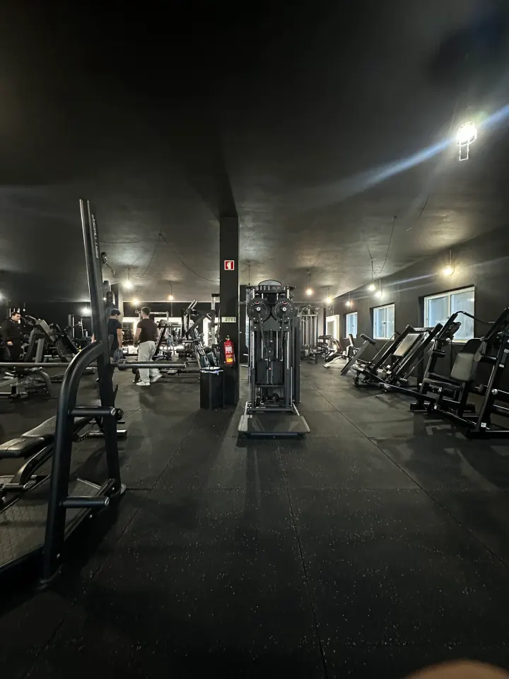 War House Gym — Musculação em Teixugueira, Santa Maria da Feira