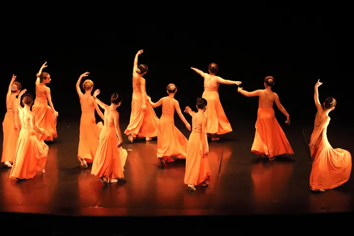 Centro de Danza Hélade — Baile en Polígono Río Vena, Burgos