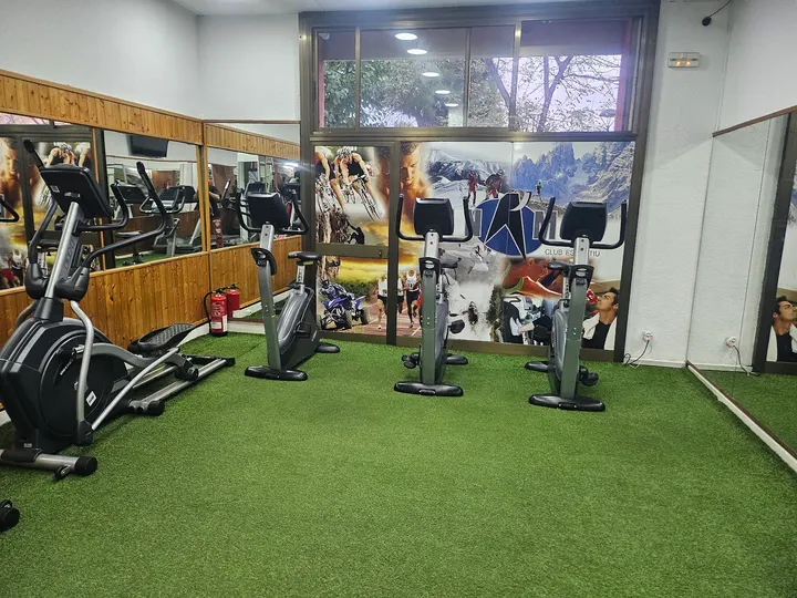Dinàmic — artes marciales-studio en la Salut, Badalona — 2