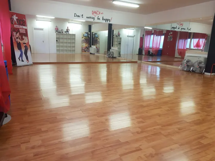 Dance 2 Be — danza-studio a Milano — 3