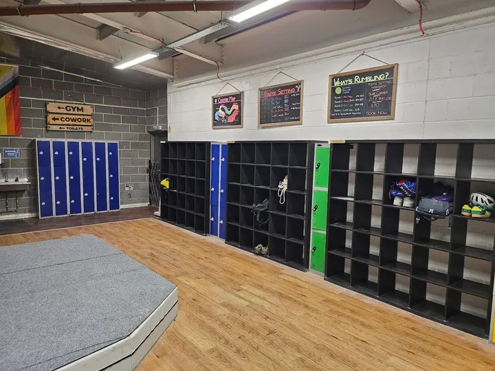 Rhino Boulder — bouldering-studio in London — 4