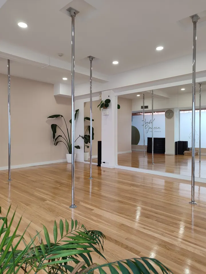 Isabel García Pole Studio — Baile en Urbanización Monteclaro, Pozuelo de Alarcón