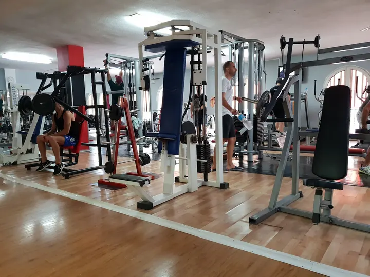 Gimnasio Cheo — entrenamiento personal-studio en Torremolinos — 2