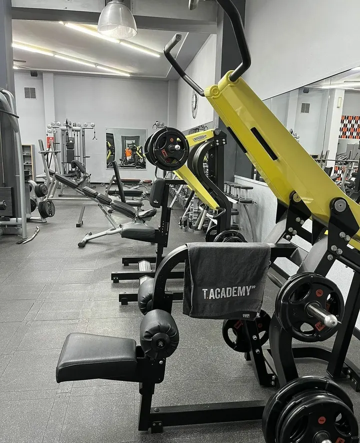 T. Academy 20 — palestre-studio a Castellanza — 4