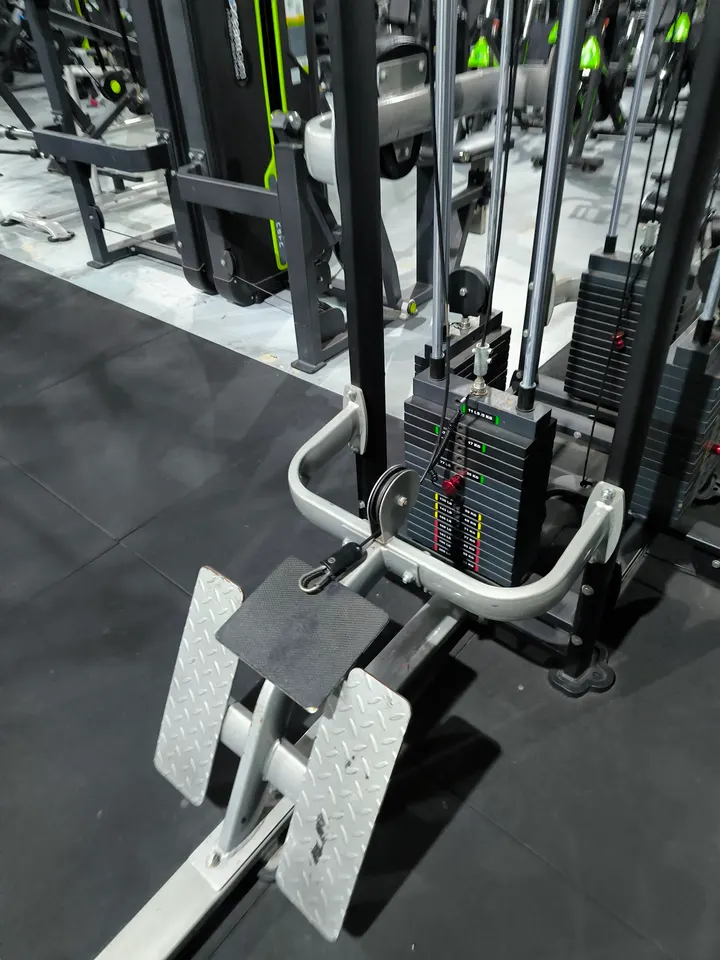 Gym Lions — Estudio de fitness en Industrial Mejostilla, Cáceres