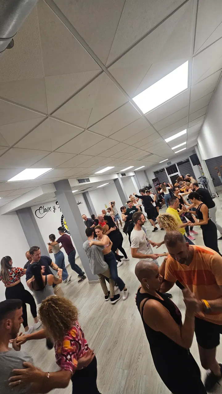 Escuela De Baile Clave y Tacón Las Palmas (Bachata, Salsa y mucho más) — baile-studio en Guanarteme, Las Palmas de Gran Canaria — 3