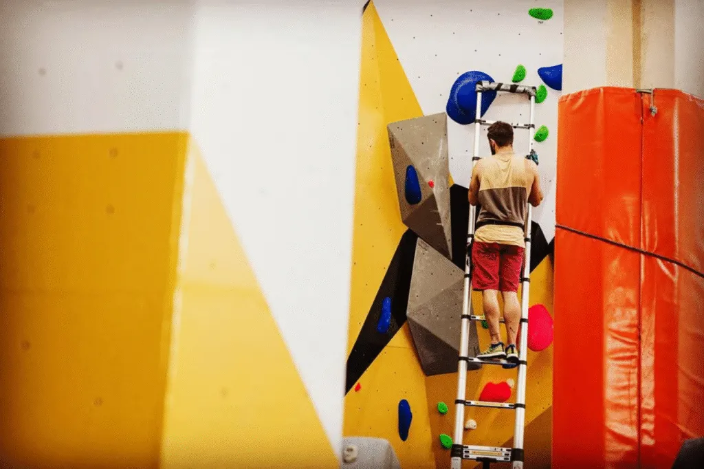 Grupo de Montaña Alud — boulder-studio i O Berbés, Vigo — 2