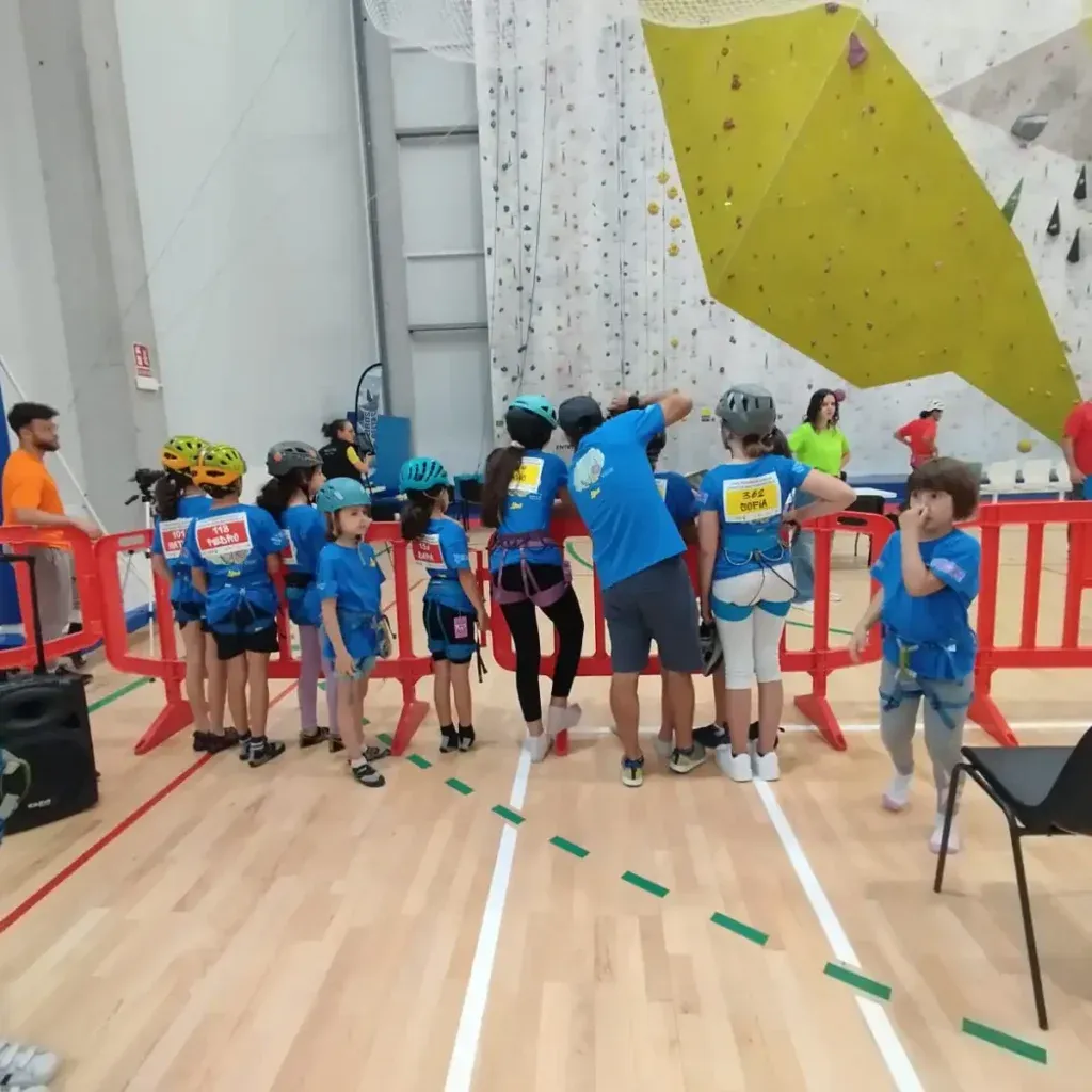 Grupo de Montaña Alud — boulder-studio i Vigo — 5