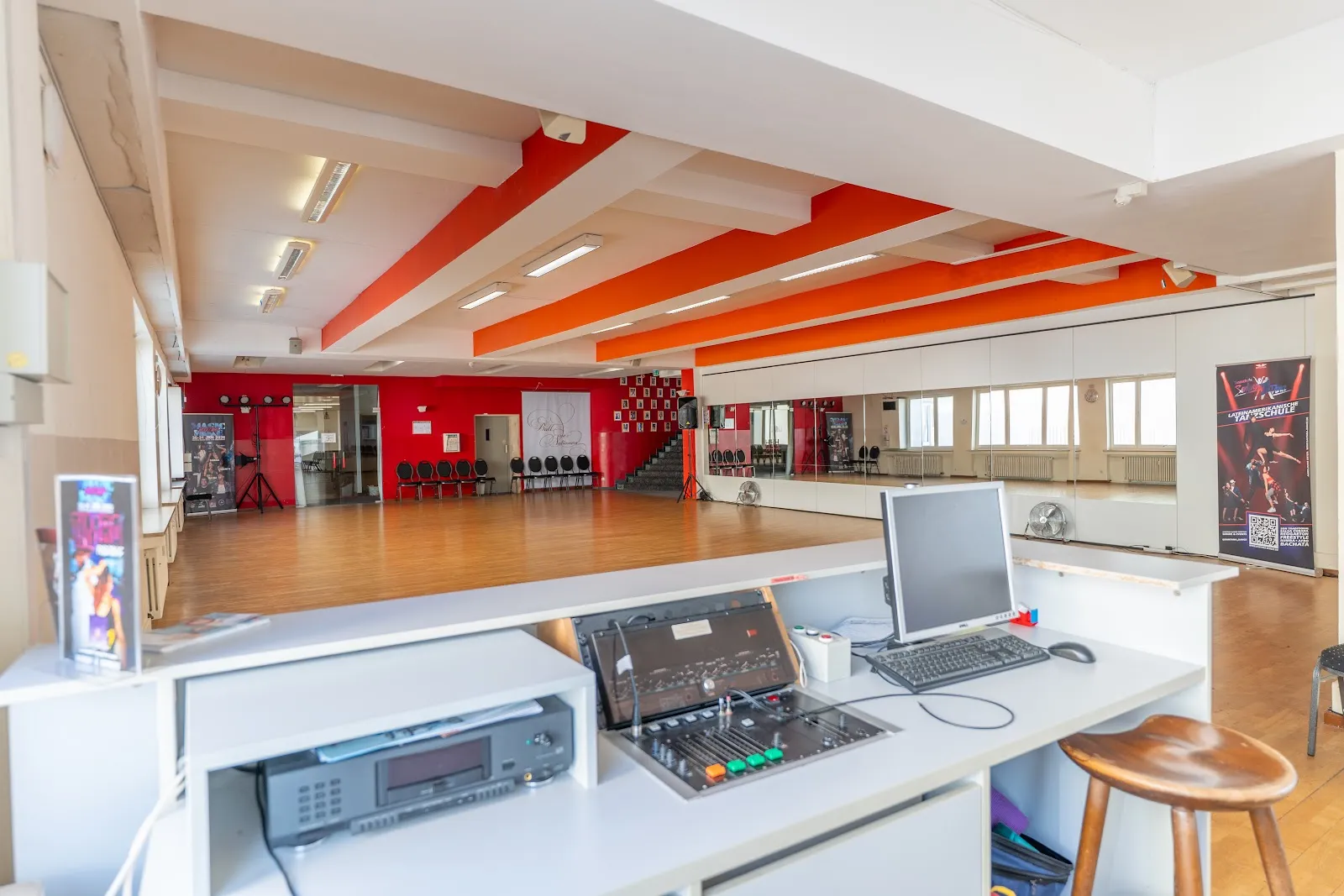 Gelb-Schwarz-Casino München — tanz-studio in München — 4