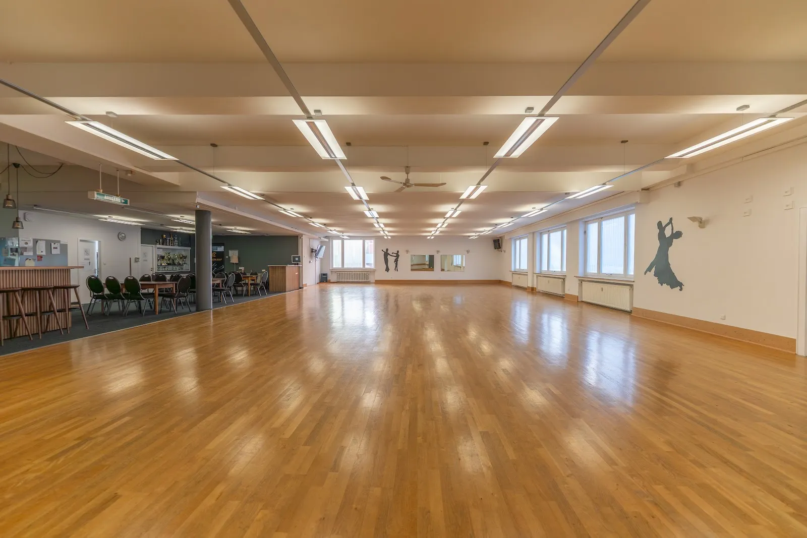 Gelb-Schwarz-Casino München — tanz-studio in München — 5
