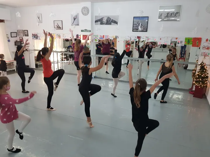 Pop Academia Fama — baile-studio en Los Boliches, Fuengirola — 3