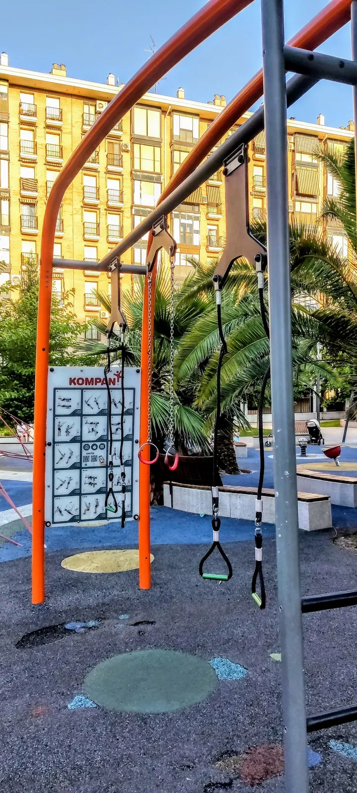 Parque de entrenamiento funcional, barras, calistenia y streetworkout México — estudio de fitness-studio en Las Gaunas, Logroño — 2