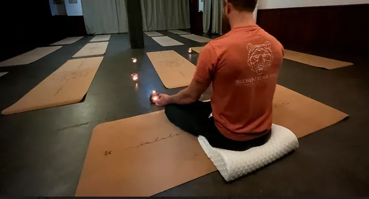 Brown Bear Yoga — meditation-studio i Årsta, Stockholm