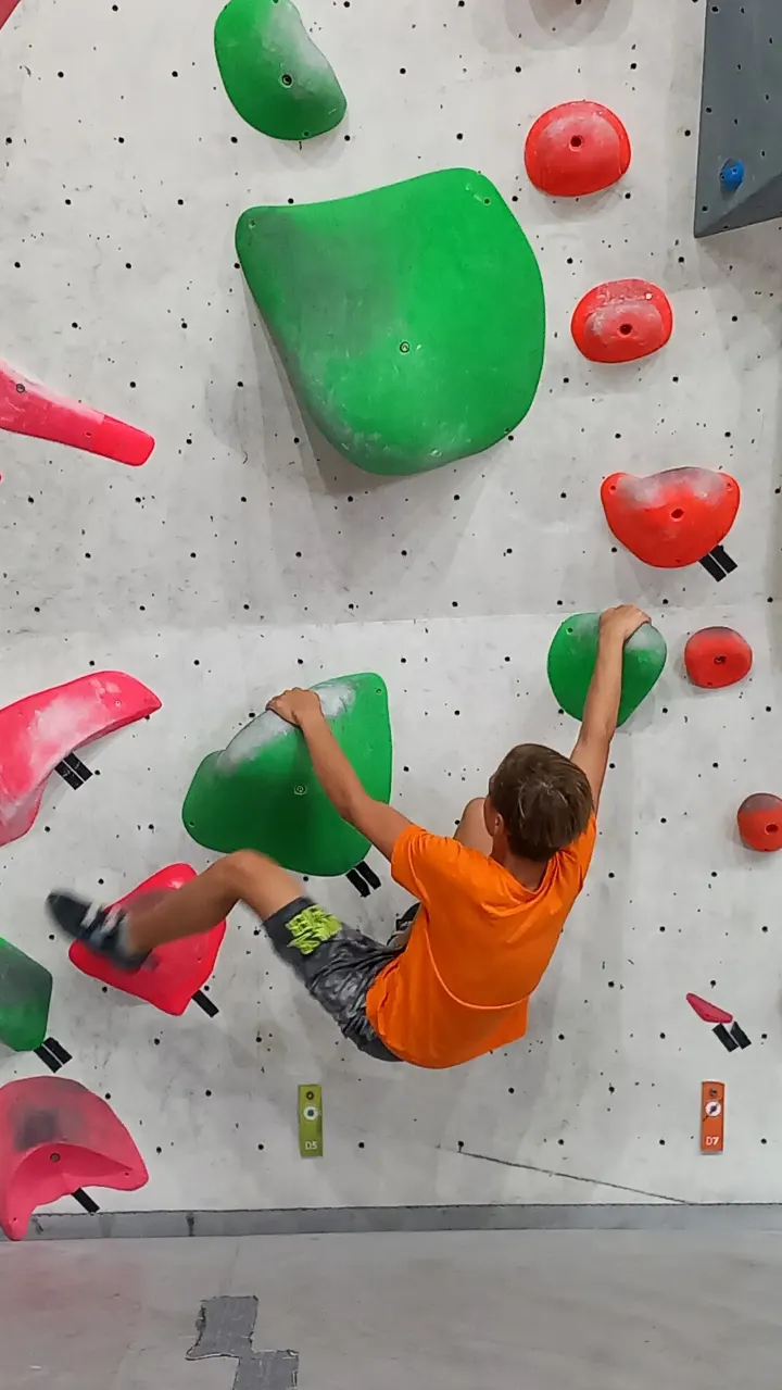 Vertical Escalada — escalada-studio em Cotovio, Estômbar — 3
